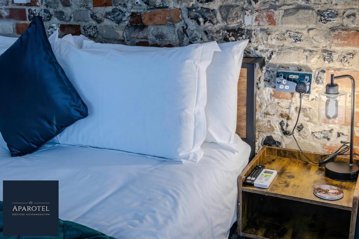 Aparotel Serviced Apartments - Stonehenge, Amesbury Town Centre Zewnętrze zdjęcie